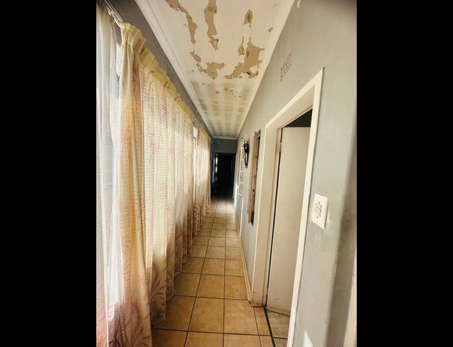 5 BEDROOM HOUSE FOR SALE IN BEZUIDENHOUT VALLEY